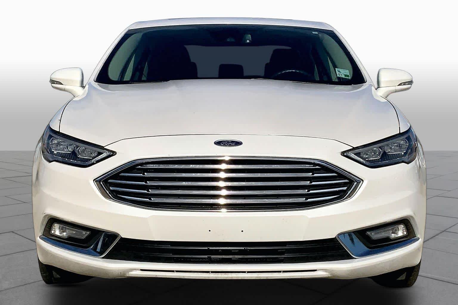 Used 2017 White Platinum Metallic Tri-Coat Ford SE image 4