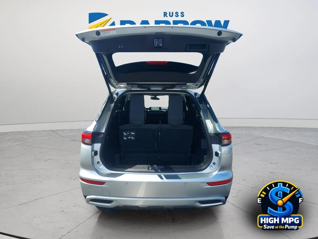 Used 2024 Silver Mitsubishi SE image 24
