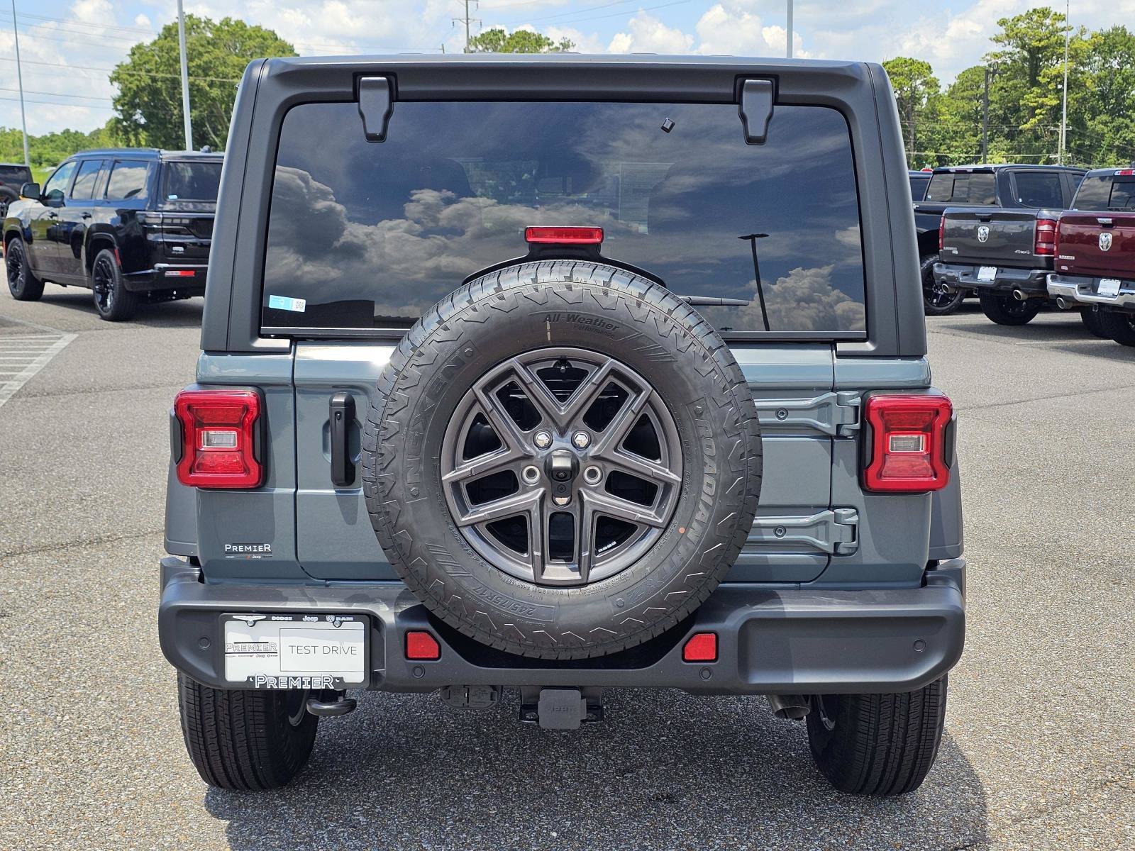 New 2026 Anvil Clear-Coat Exterior Paint Jeep Sport S image 11
