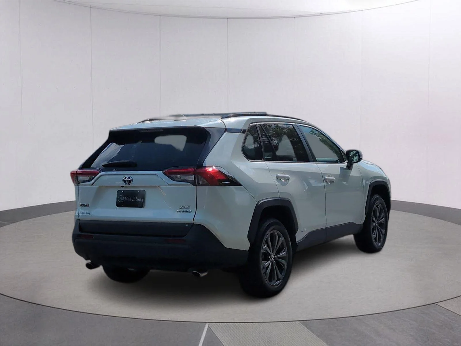 Used 2022 Blizzard Pearl Toyota Hybrid XLE Premium image 7