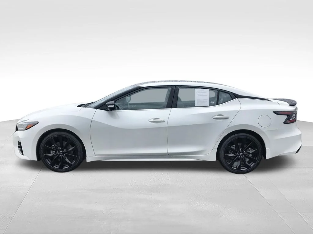 Used 2023 White Nissan SR image 6
