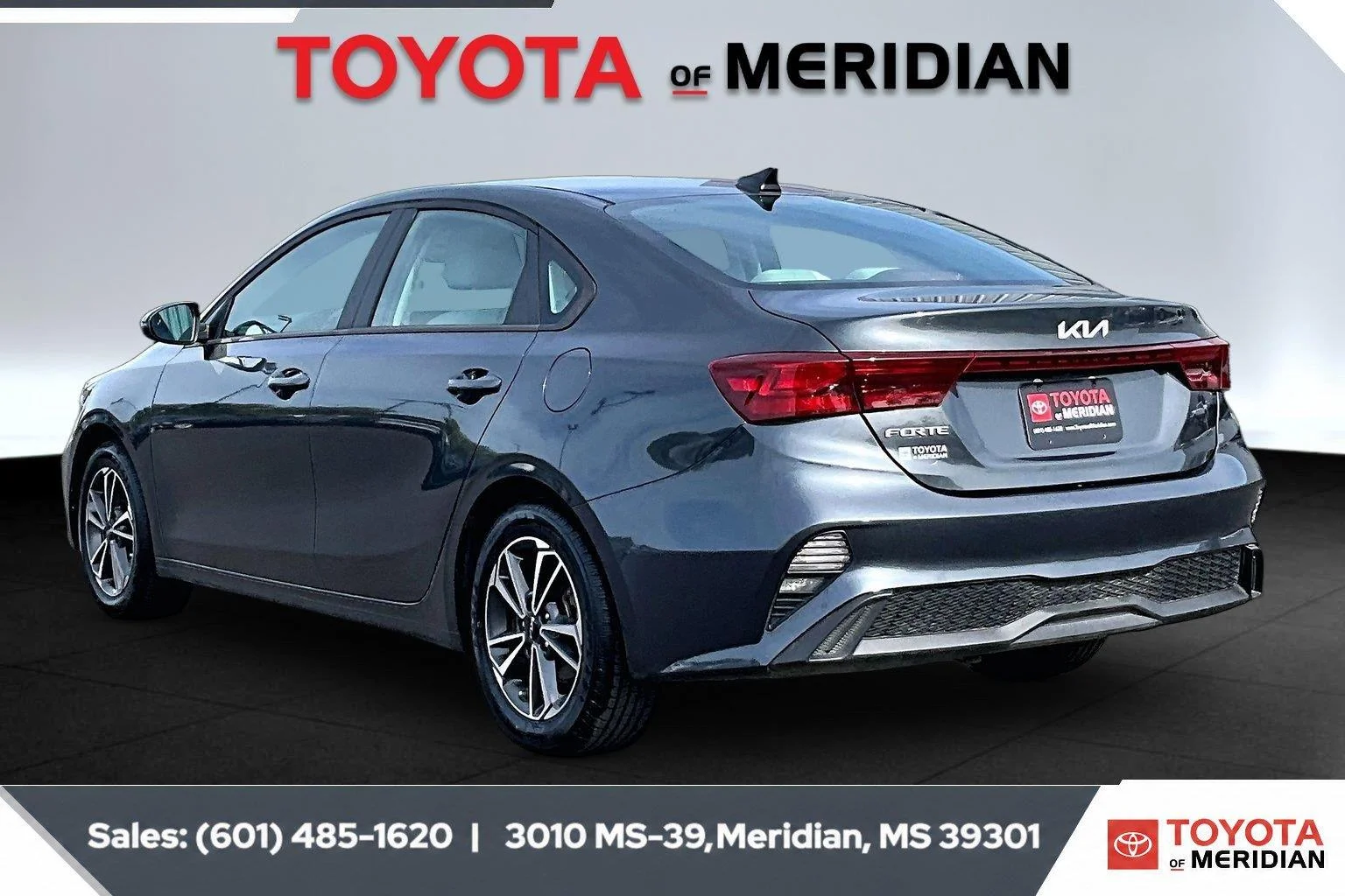 Used 2023 Gravity Gray Kia LXS image 2