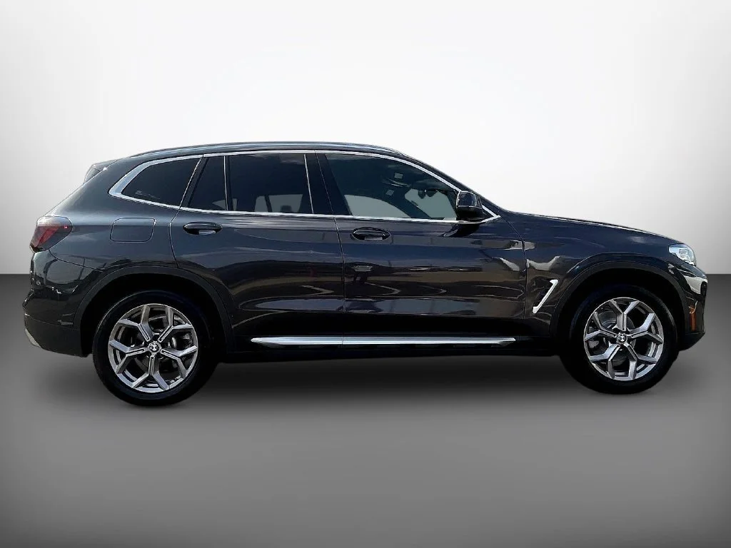Used 2022 Dark Graphite BMW xDrive30i image 8