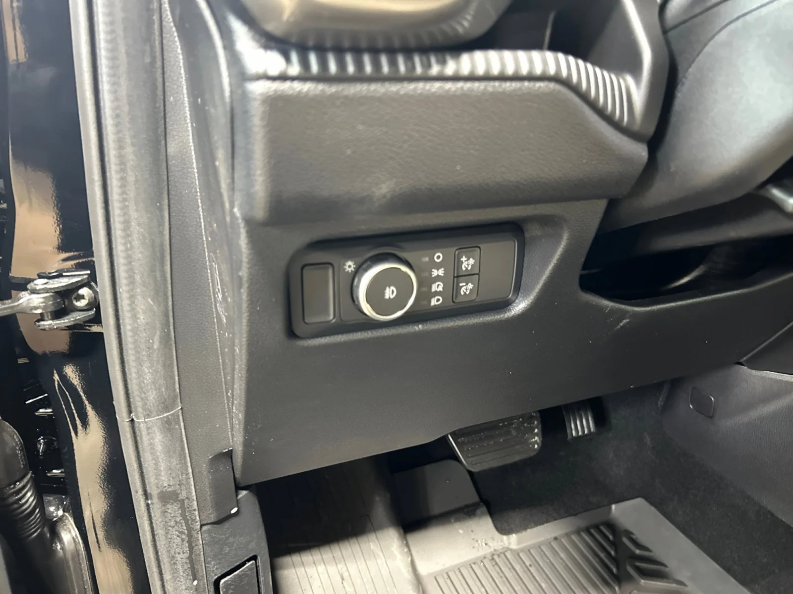 New 2026 Shadow Black Ford XLT image 15