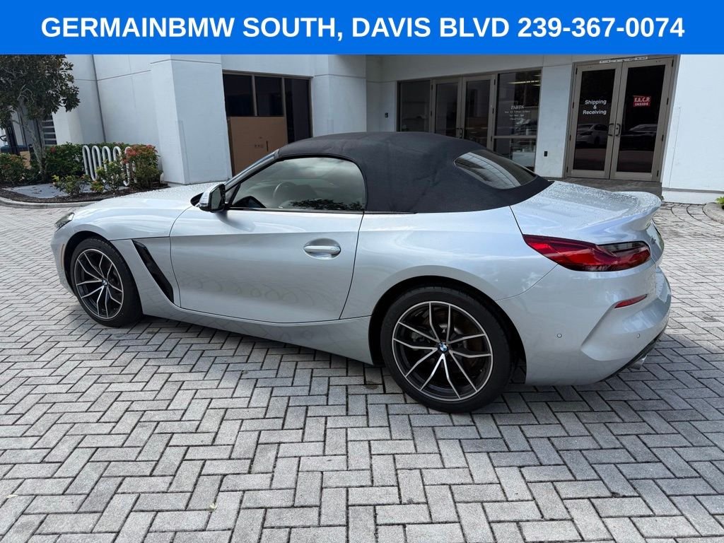 Used 2021 Glacier Silver Metallic BMW sDrive30i image 4