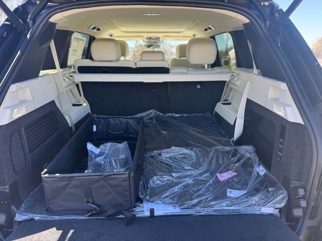New 2026 Obsidian Black Satin Land Rover SE  LWB 7 SEAT image 10
