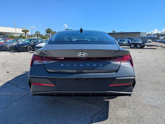 New 2026 Gray Hyundai SE image 4