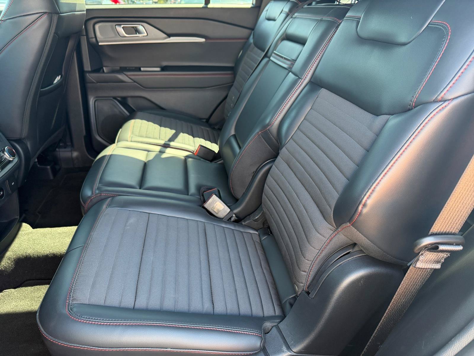 2026 Ford Explorer ST-Line - Photo 12