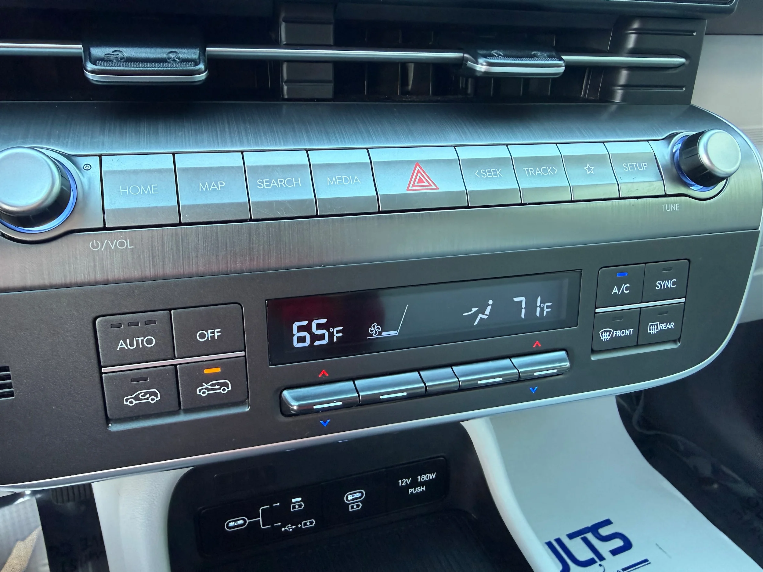 Used 2025 Atlas White Hyundai SEL image 18