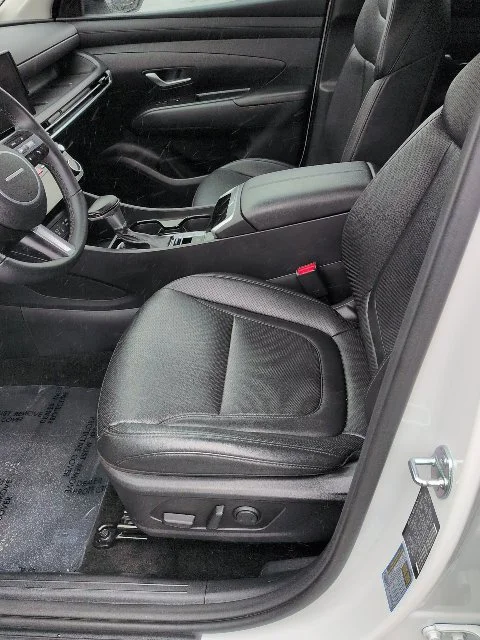 Used 2025 White Hyundai SEL Convenience image 14