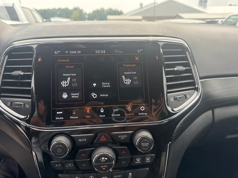 Used 2022 Black Jeep Laredo E image 11