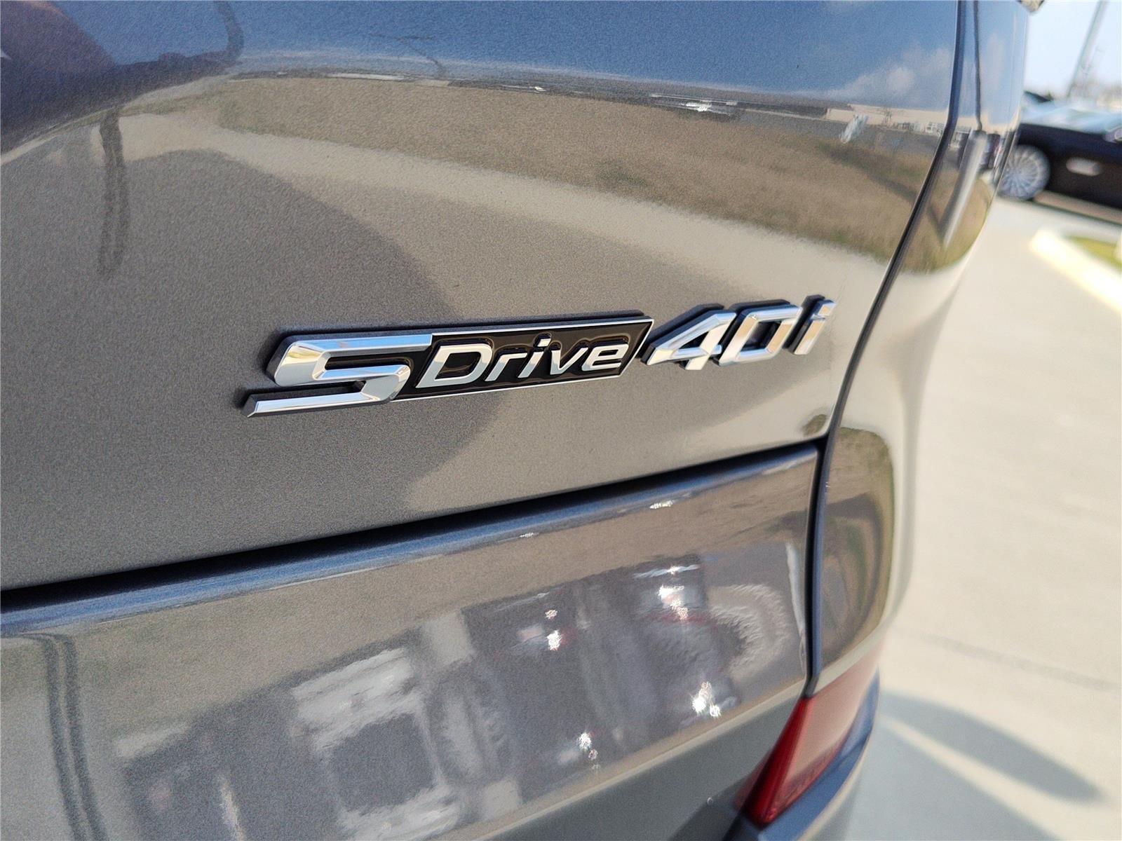 New 2026 Skyscraper Grey Metallic BMW sDrive40i image 4