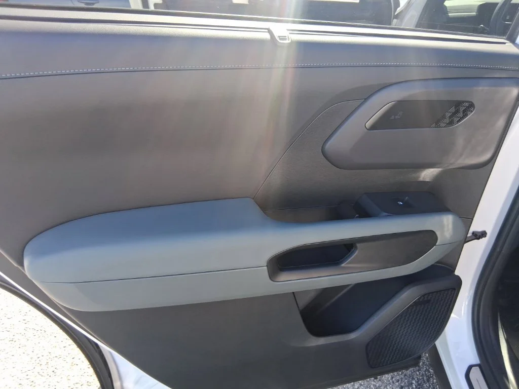 Certified Used 2027 White Kia X-Line SX image 18