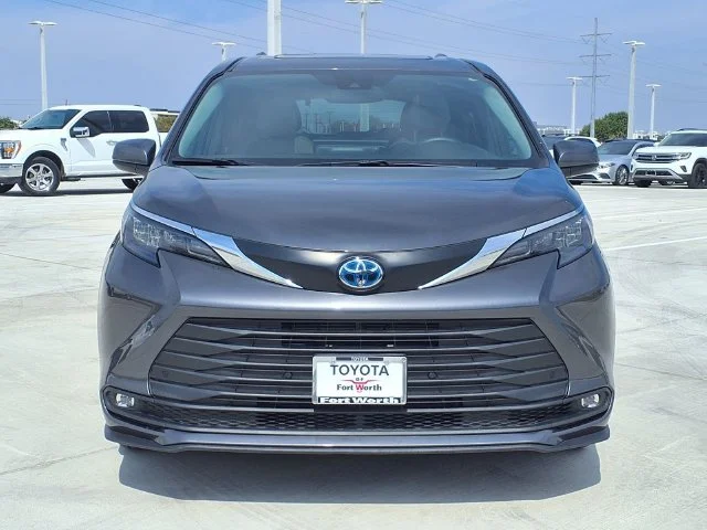 2025 Toyota Sienna XLE
