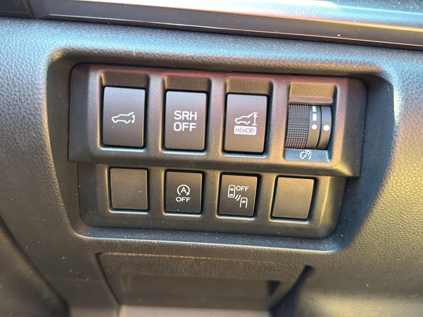 Used 2023 Ice Silver Metallic Subaru Premium image 17