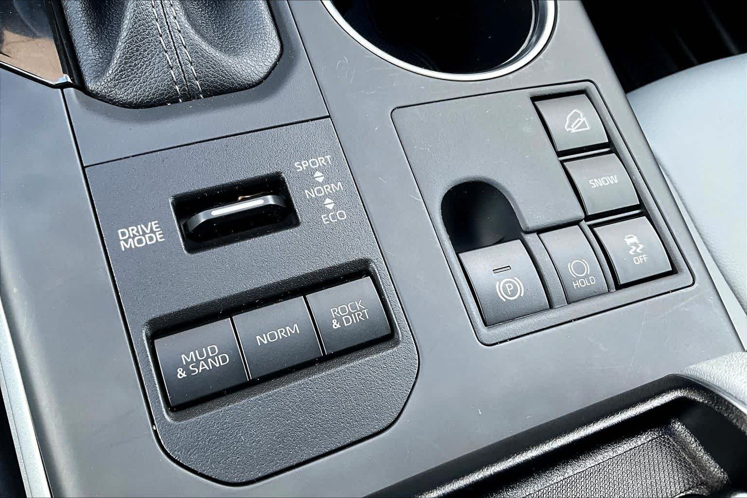 2025 Toyota Highlander XLE - Photo 36