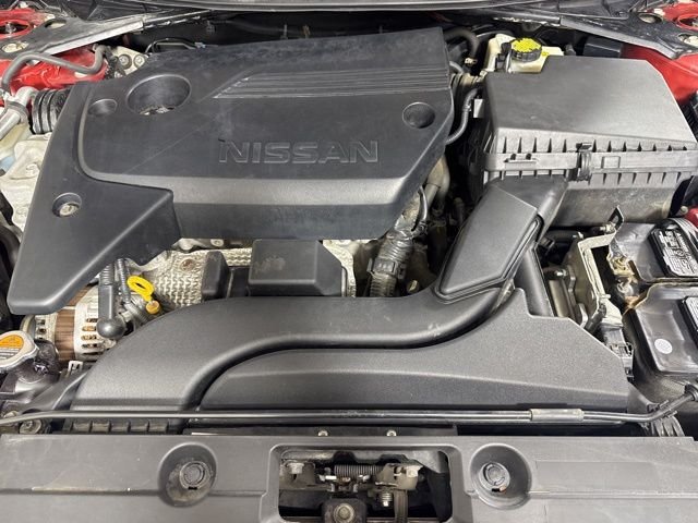 Used 2017 Red Nissan 2.5 SR image 9