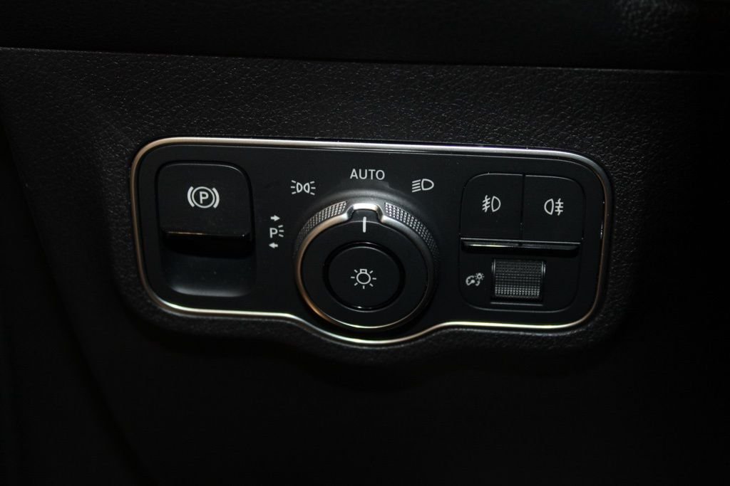 Certified Used 2026  Mercedes-Benz GLB 250 image 22