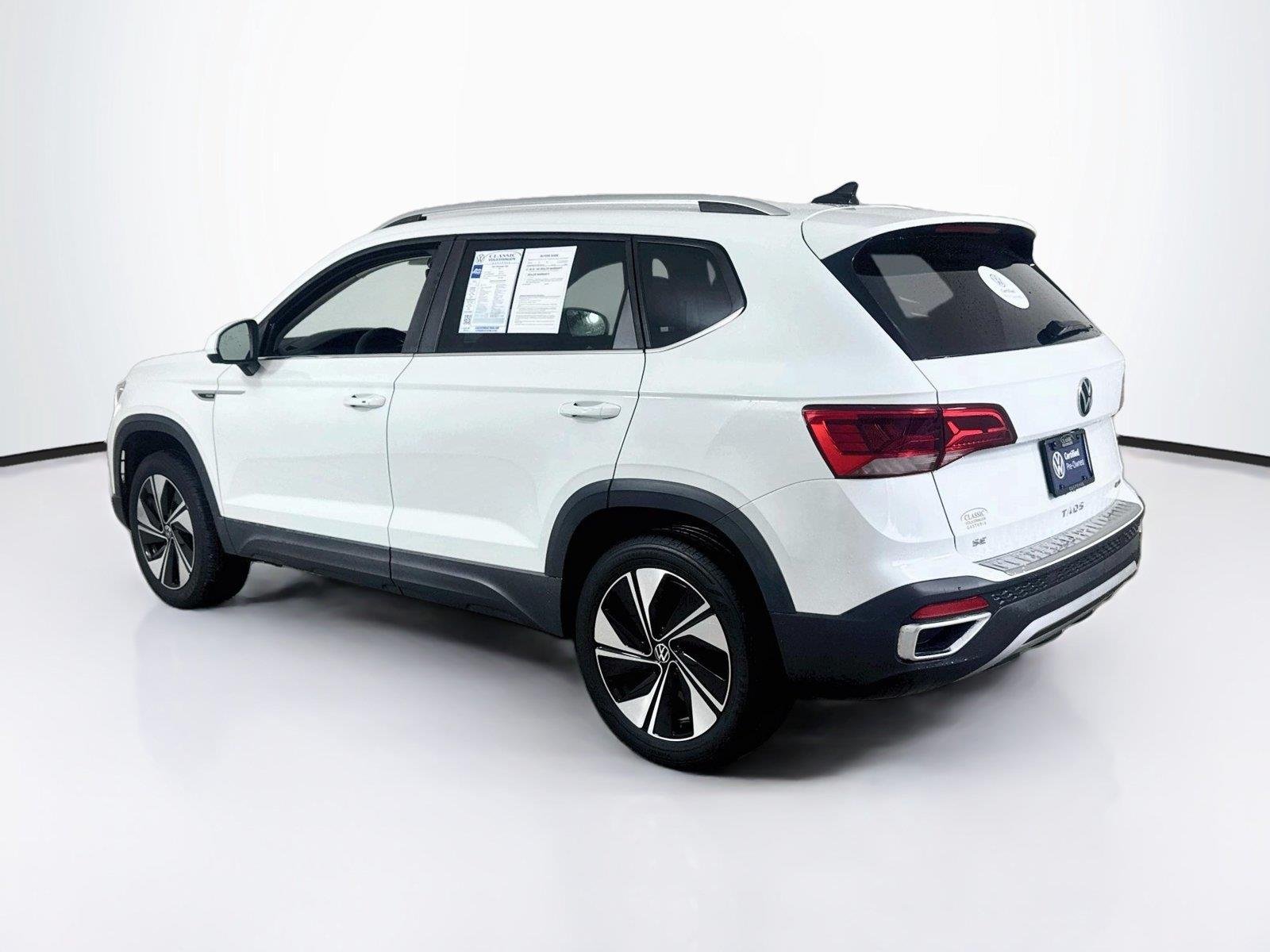 Used 2023 Pure White Volkswagen SE image 7