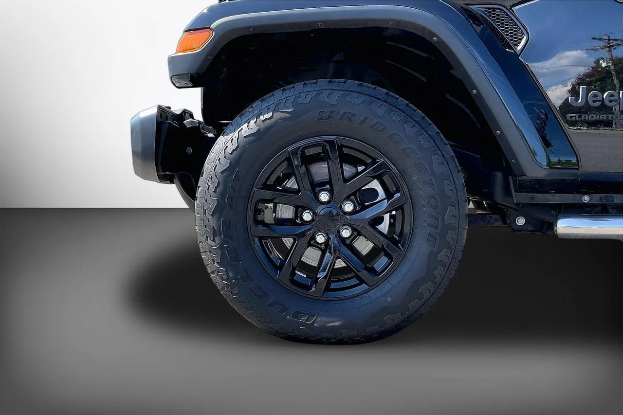 Used 2023 Black Jeep Sport S image 32