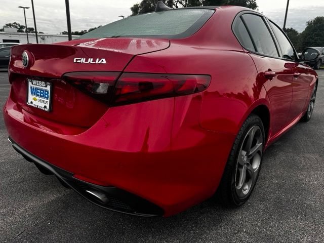 Used 2018  Alfa Romeo  image 5