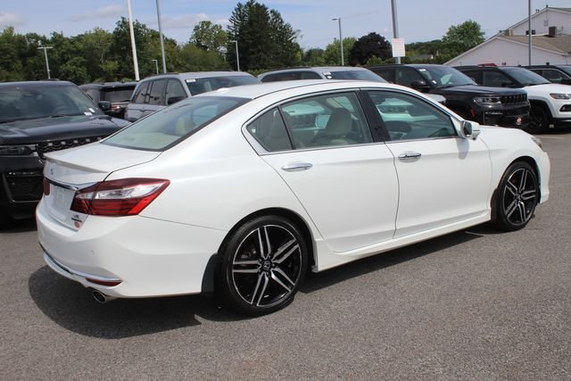 Used 2017 White Honda Touring image 29