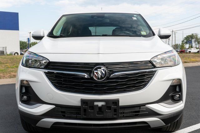 Used 2023 Summit White Buick Preferred image 3