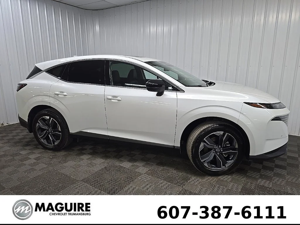 Used 2025 White Nissan SL image 1