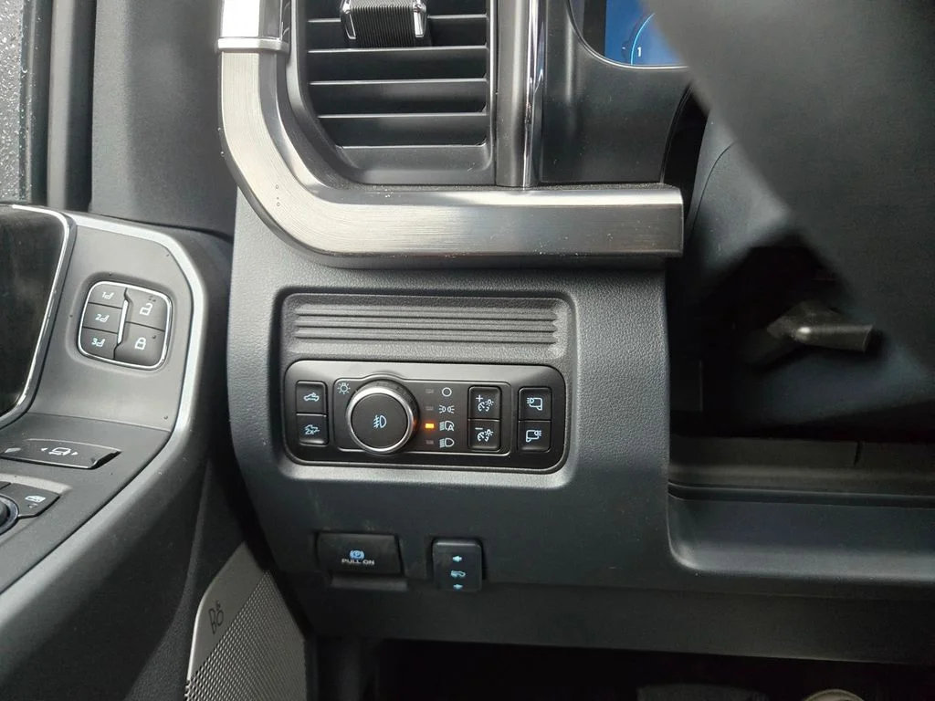 New 2026 Glacier Gray Metallic Tri-Coat Ford F-250® Lariat® image 14