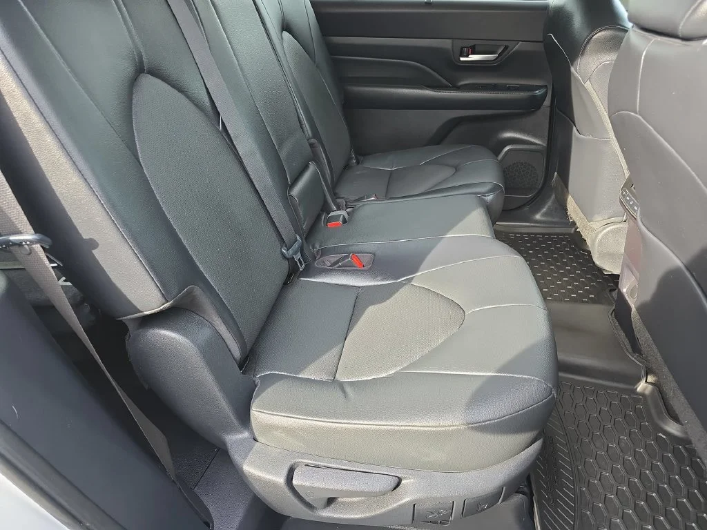 Used 2024  Toyota XLE image 37
