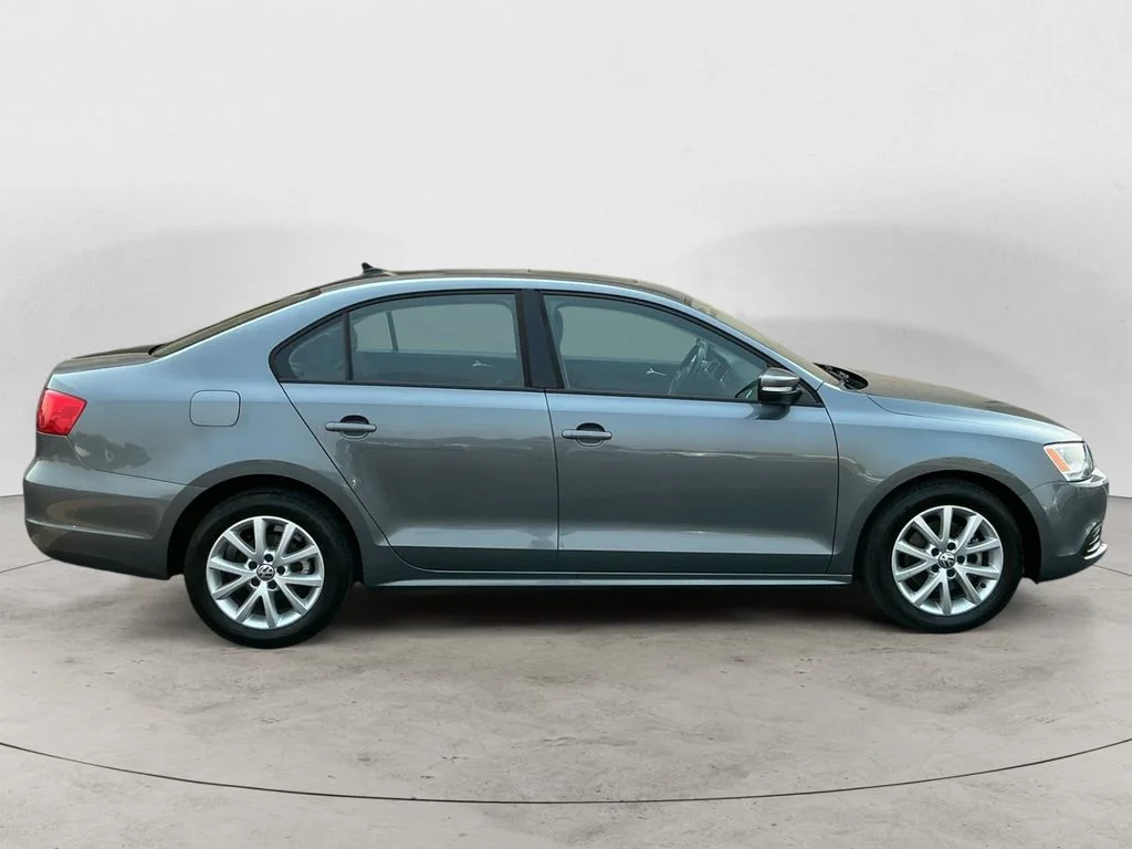 Used 2012 Gray Volkswagen 2.5L SE image 4