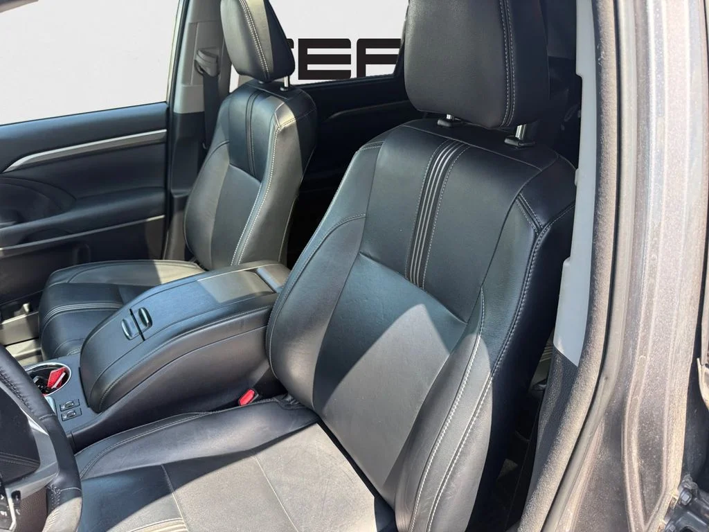 Used 2018 Gray Toyota SE image 26