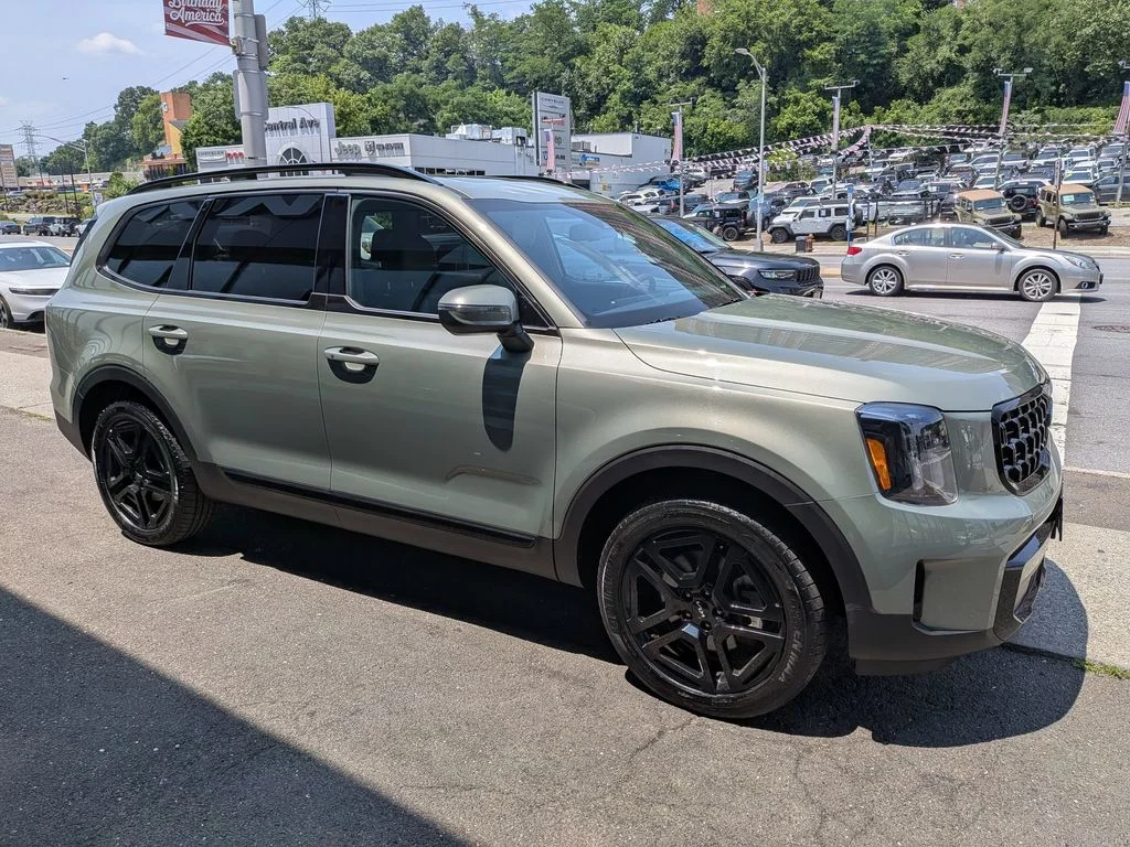 Used 2024 Green Kia EX X-Line image 5