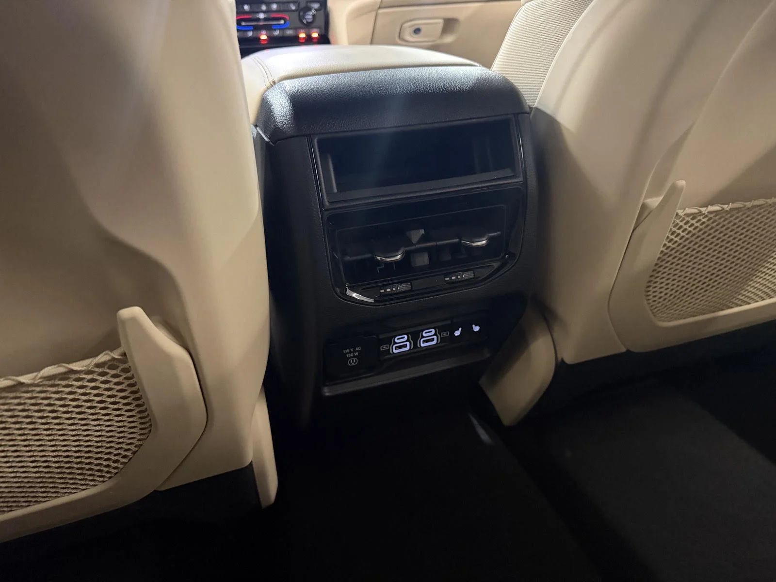 Used 2024 Diamond Black Crystal Pearlcoat Jeep Limited image 9
