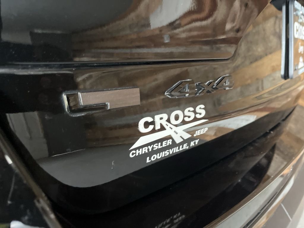 Used 2022 Diamond Black Jeep Altitude image 21