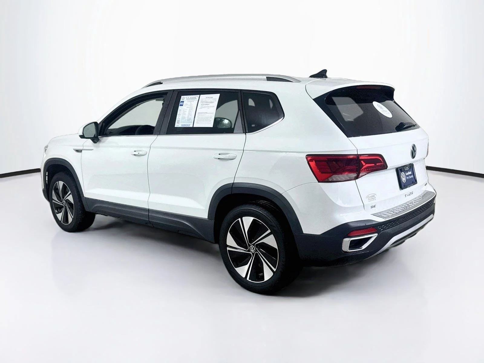Used 2023 Pure White Volkswagen SE image 7
