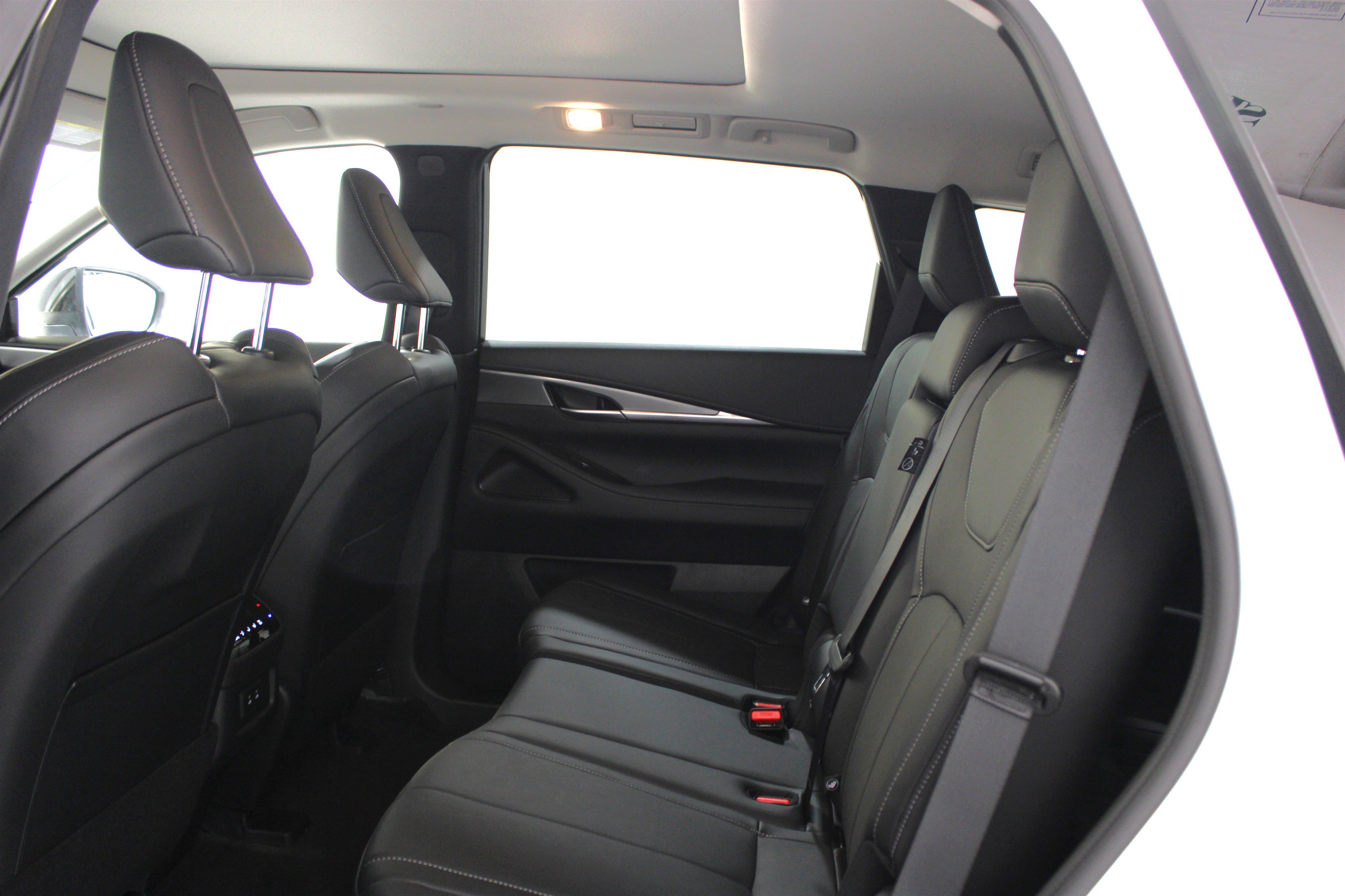 Used 2026 Radiant White INFINITI PURE image 20