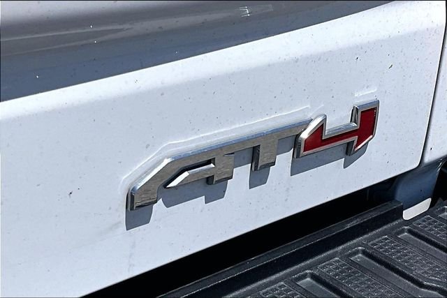Used 2022 White GMC AT4 image 31