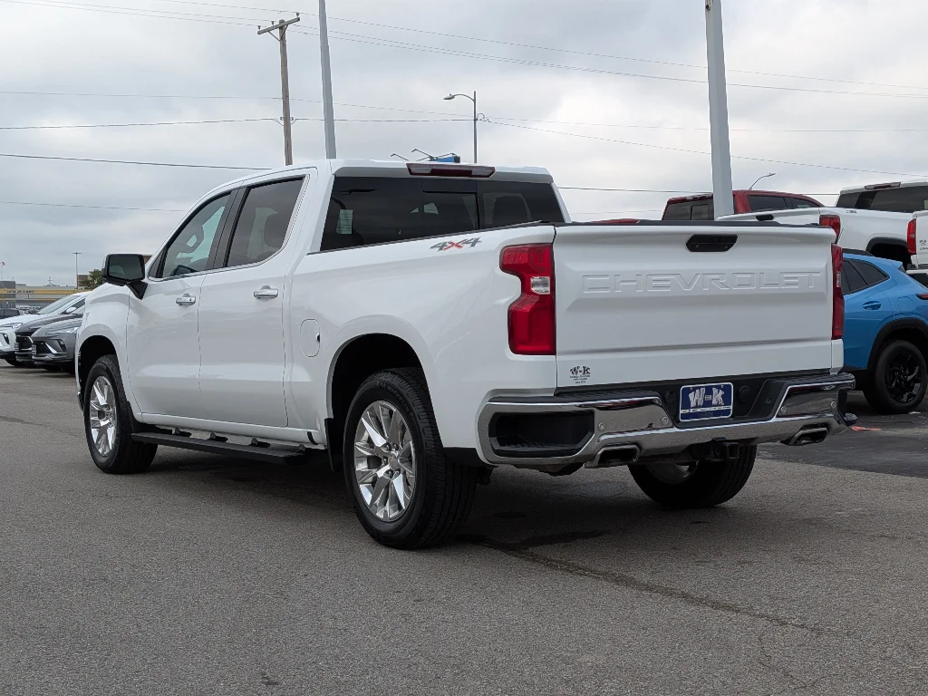 Used 2022 Summit White Chevrolet LTZ image 8