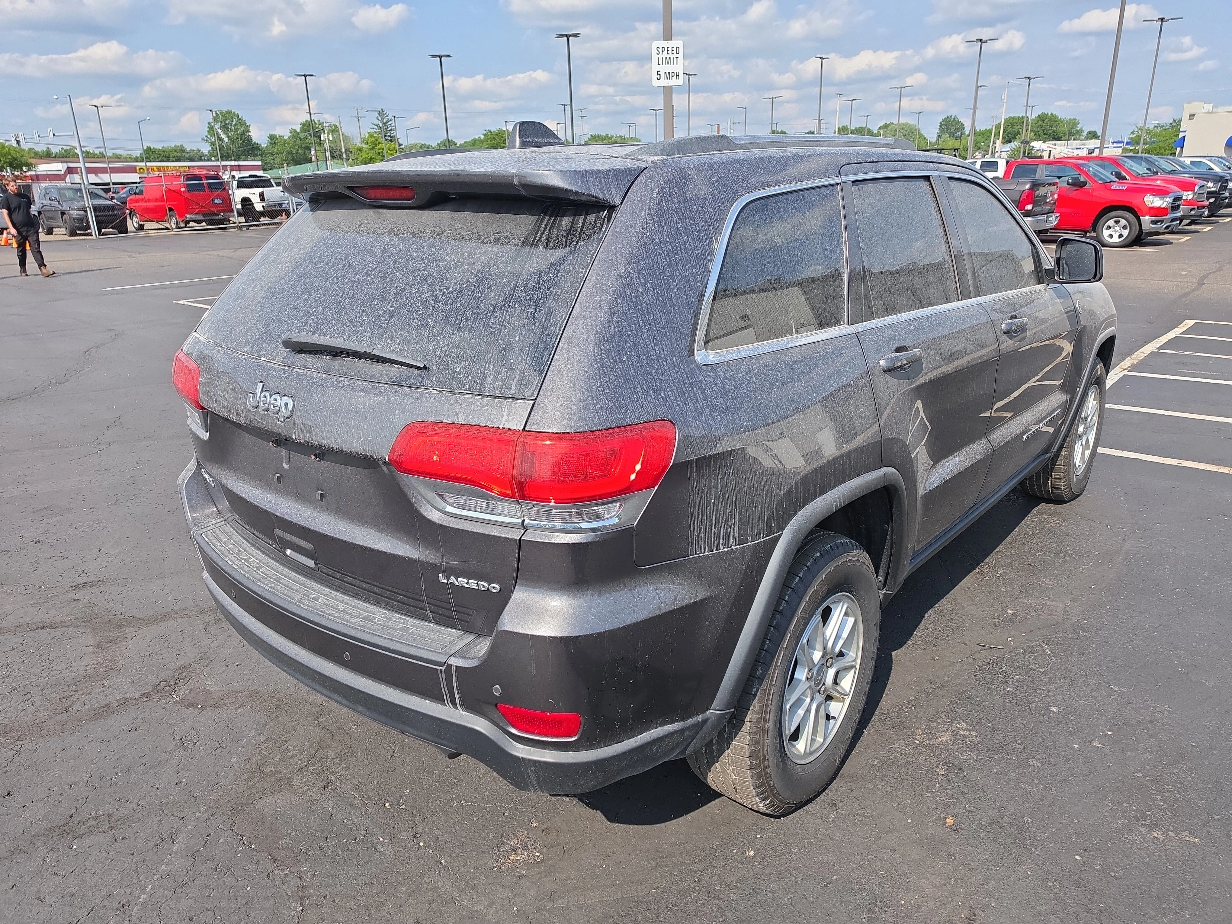 Used 2019 Granite Crystal Metallic Clearcoat Jeep Laredo E image 3