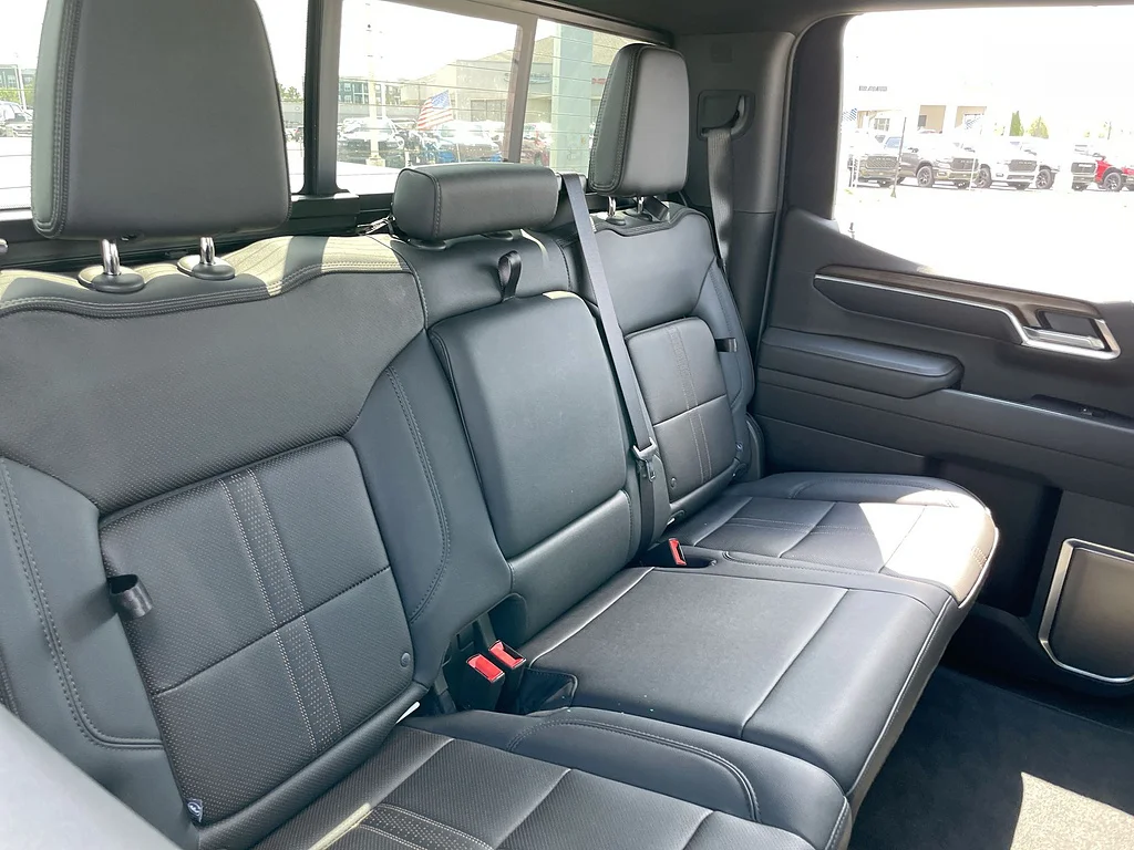 Used 2026 Polar White Tricoat Chevrolet High Country image 28