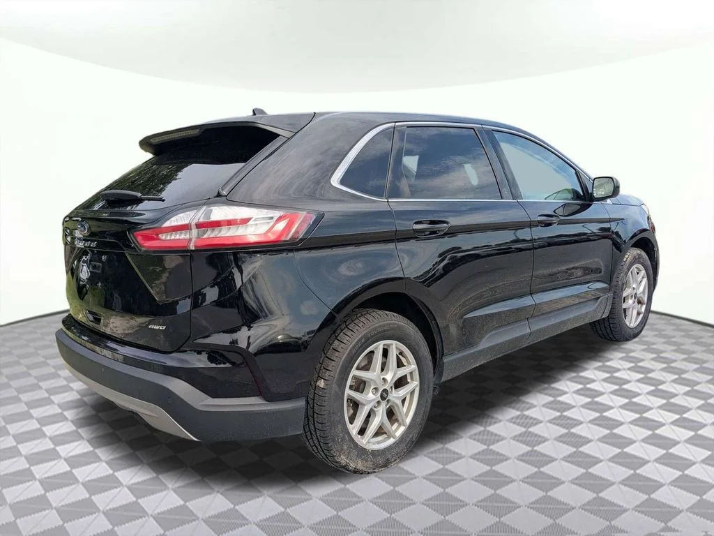 Used 2024 Black Ford SEL image 3