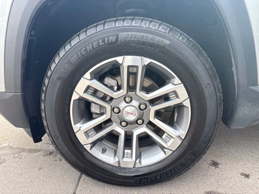 Used 2025 Silver GMC Elevation image 11