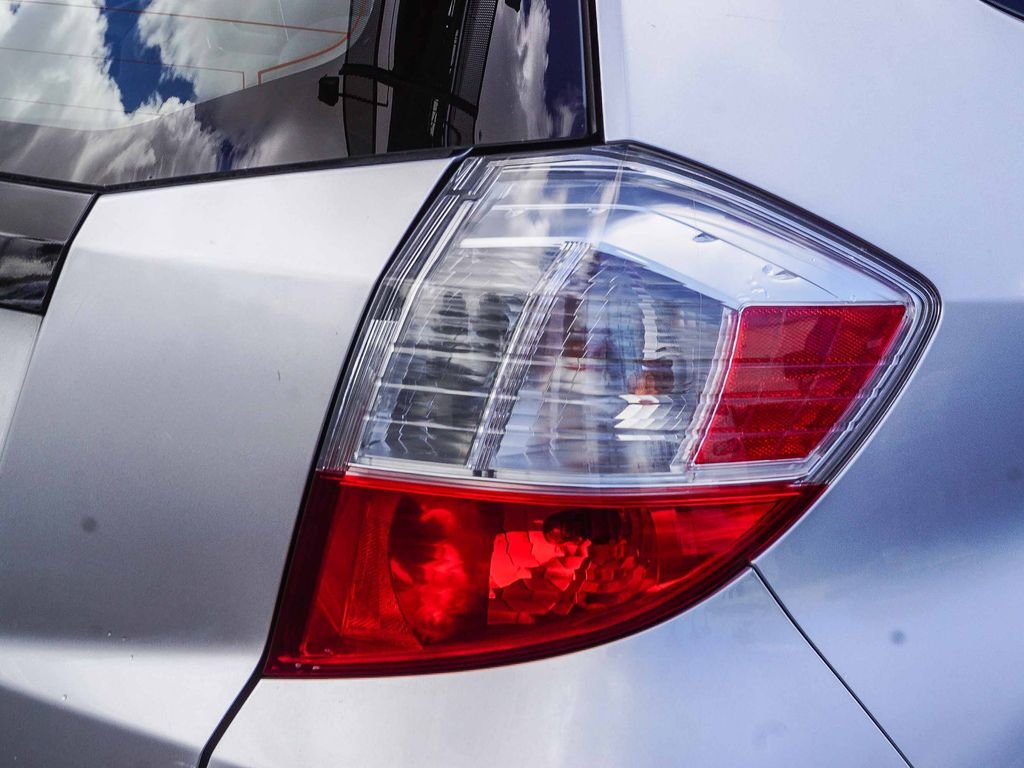 Used 2013 Alabaster Silver Metallic Honda Base image 8
