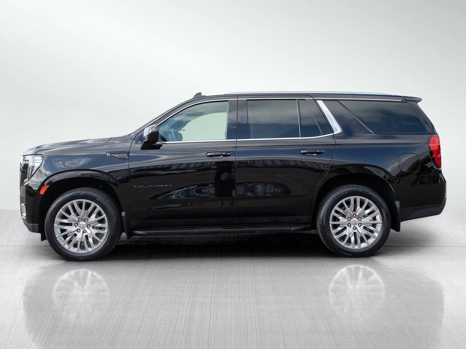 Used 2024 GMC Yukon SLE with VIN 1GKS2AKT7RR183149 for sale in Roseville, Minnesota