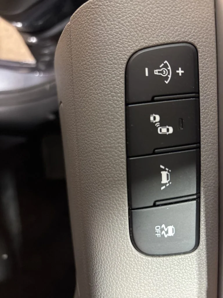 Used 2020 Gray Hyundai Value Edition image 27