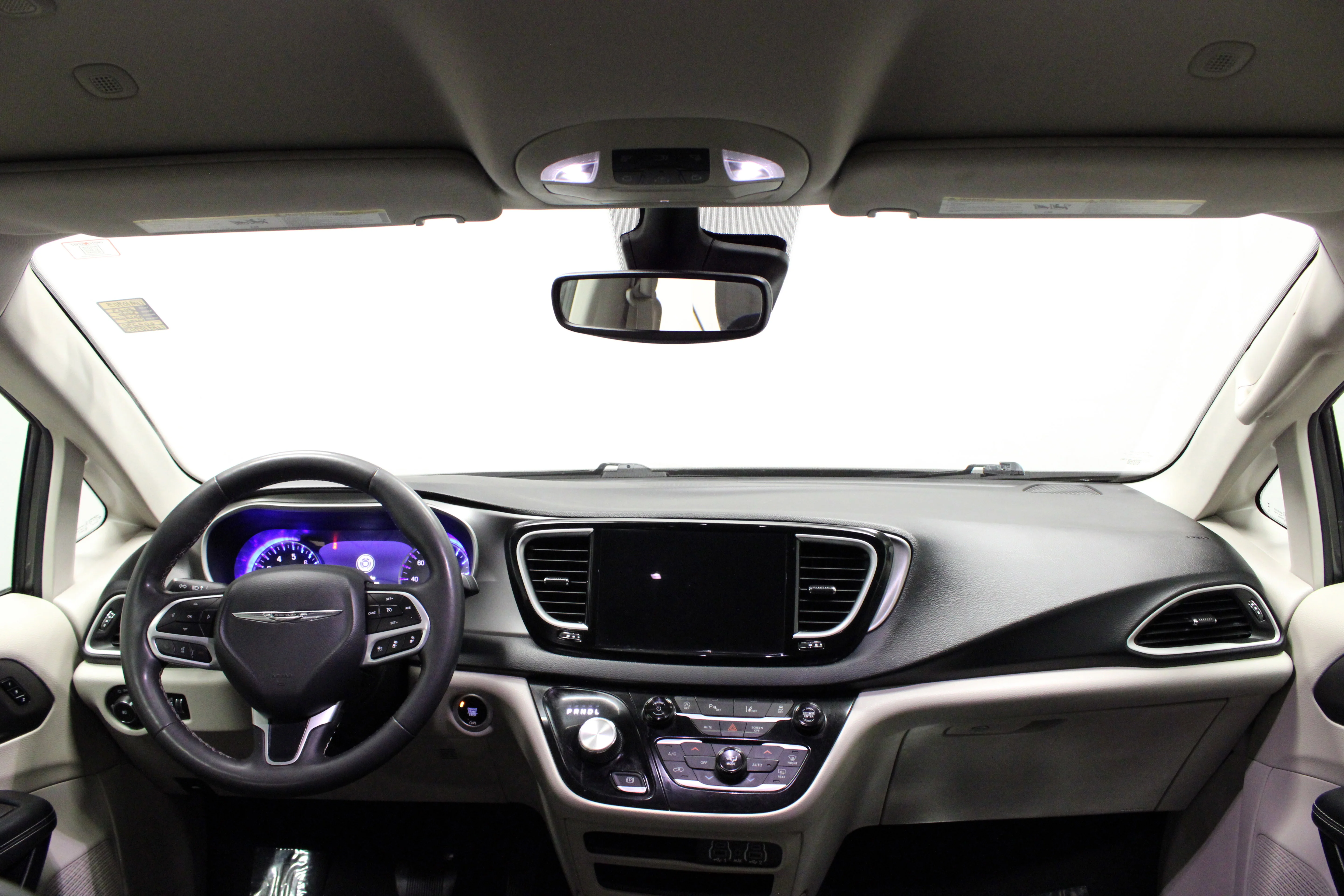 2023 Chrysler Pacifica Touring L - Photo 18