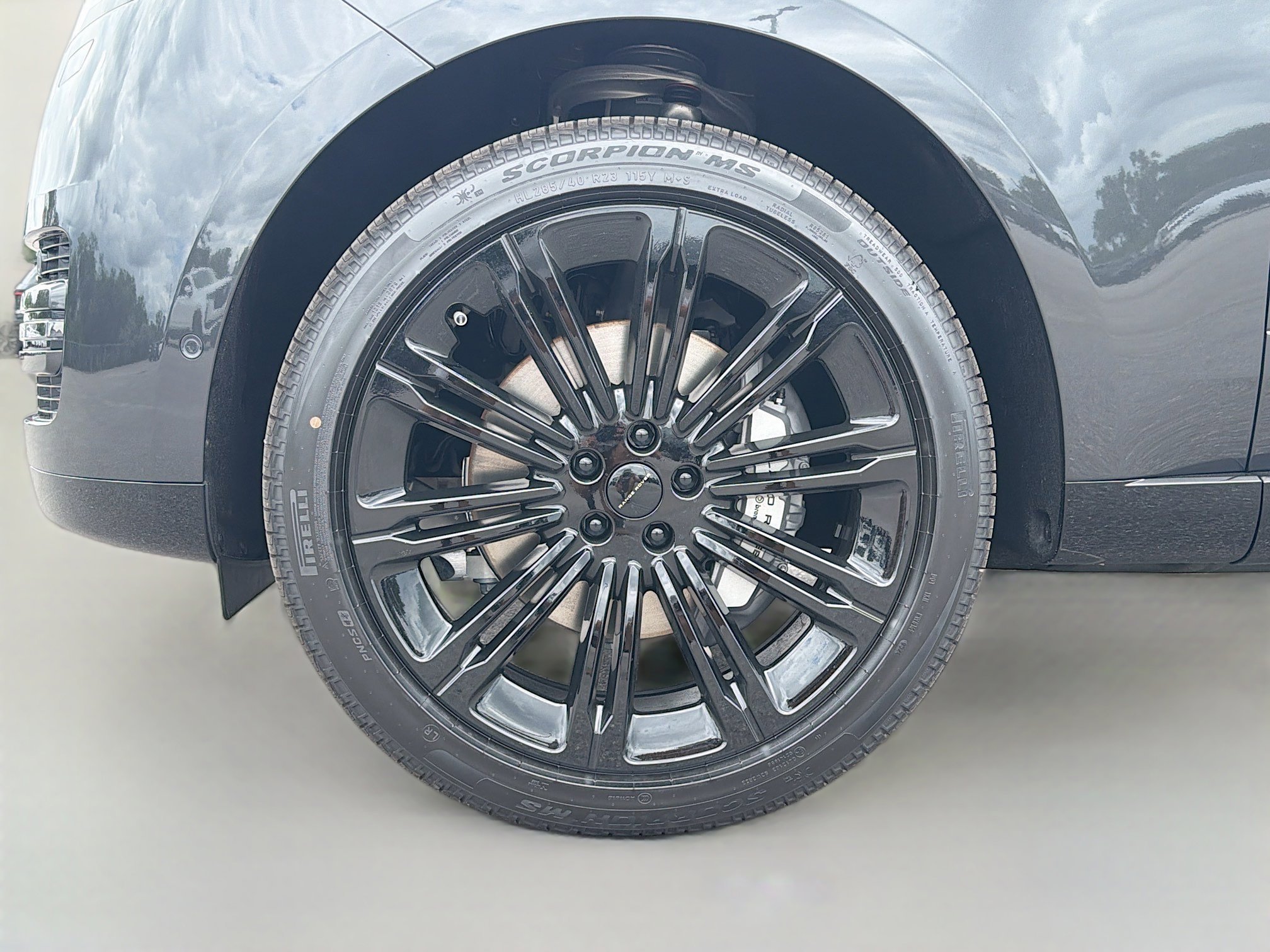New 2026 Carpathian Grey Land Rover SE image 43