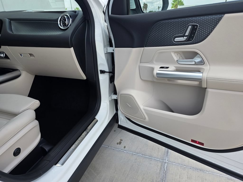 New 2026 Polar White Mercedes-Benz GLA 250 image 47