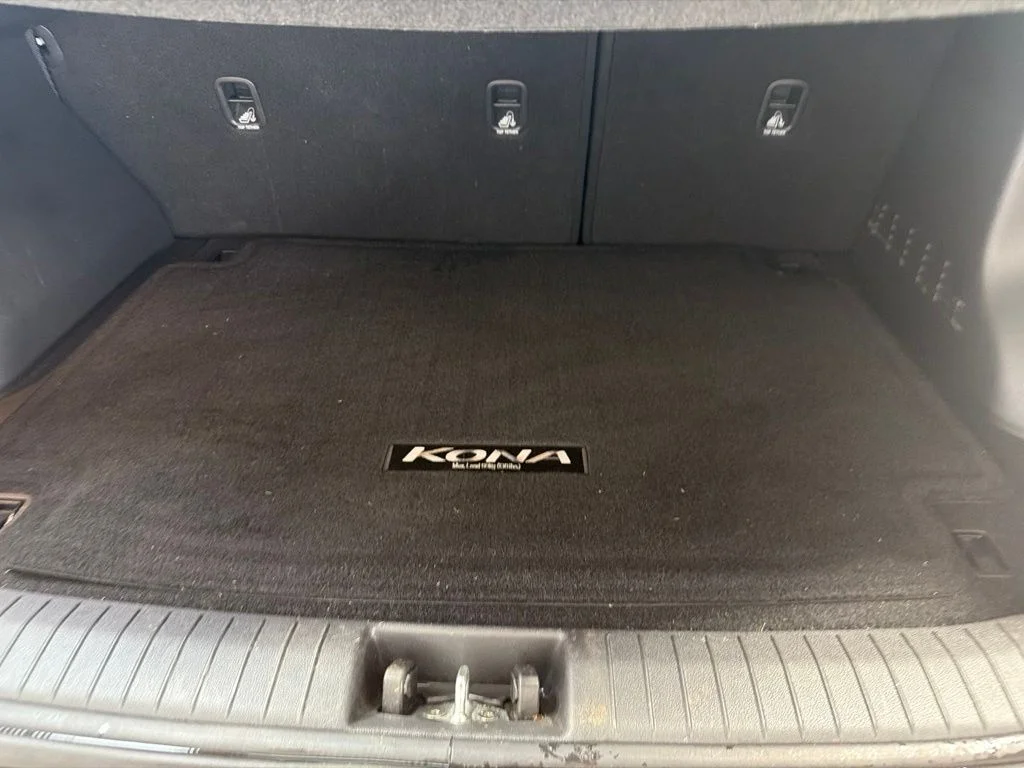 Used 2022 Lunar White Hyundai SEL image 9